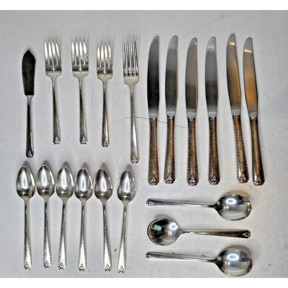 Oneida Prestige Plate BORDEAUX Silverplate Serving Spoons Forks Knifes Set of 20